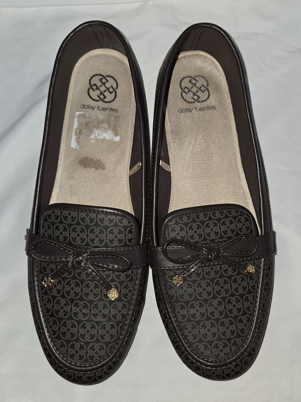 Daisy Fuentes Chocolate Brown Logo Bow Slip-On SZ 11
